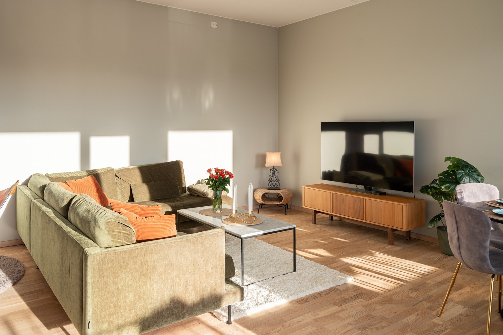 Med stuerommet på over 40 kvm, har man alle muligheter til møblere slik man ønsker Galleribilde