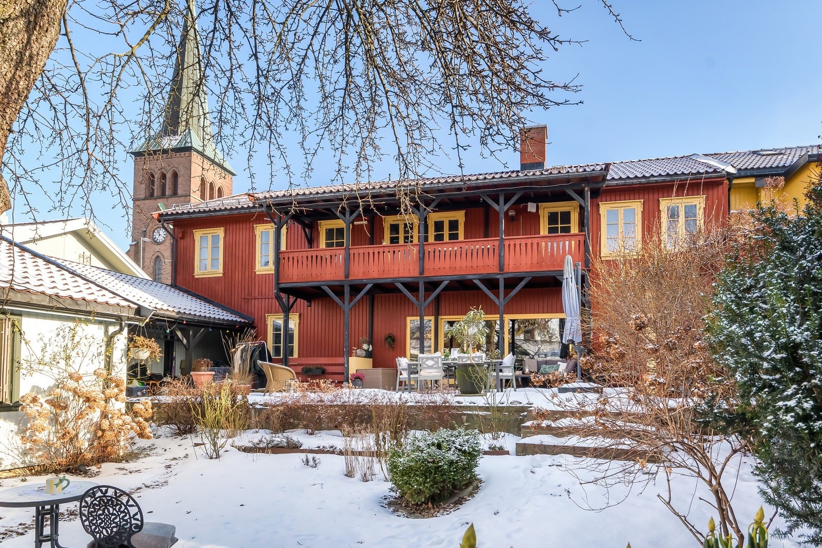 Scott A. Patterson v/ Eie Ensjø har gleden av å presentere en historisk direktørbolig fra 1870-tallet med utleiedel og idyllisk hage på Kampen! Foto: Flexfoto Galleribilde