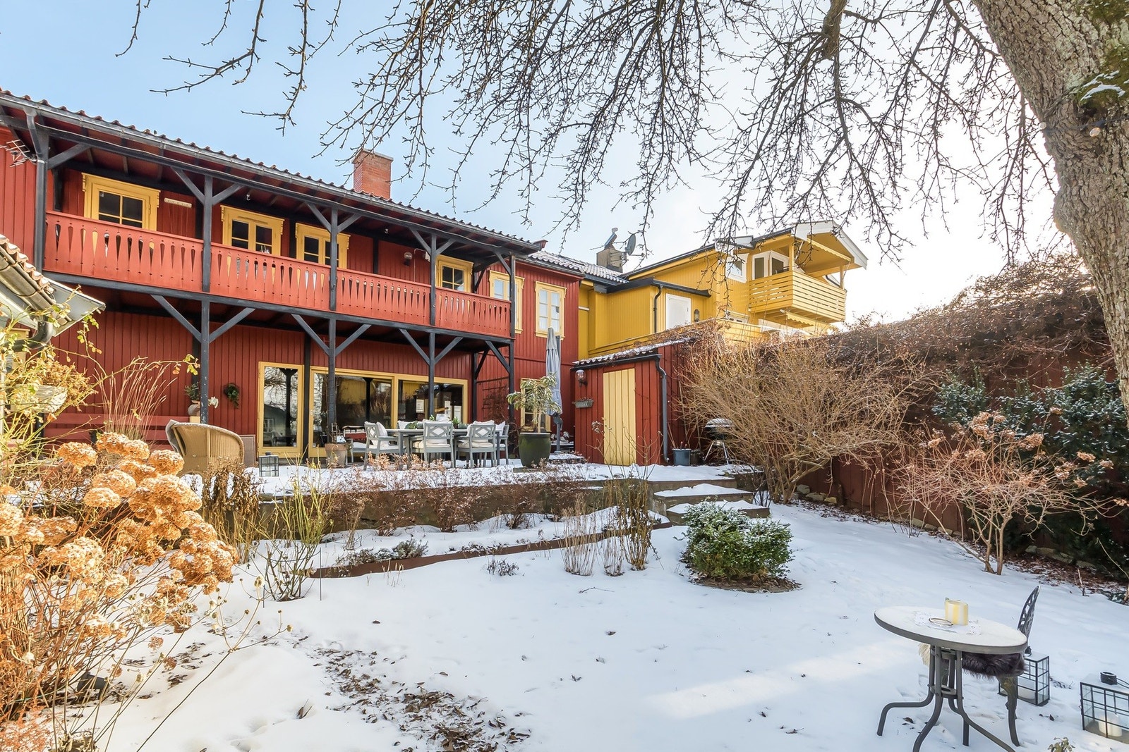 Boligen byr på flere fine uteplasser. Galleribilde