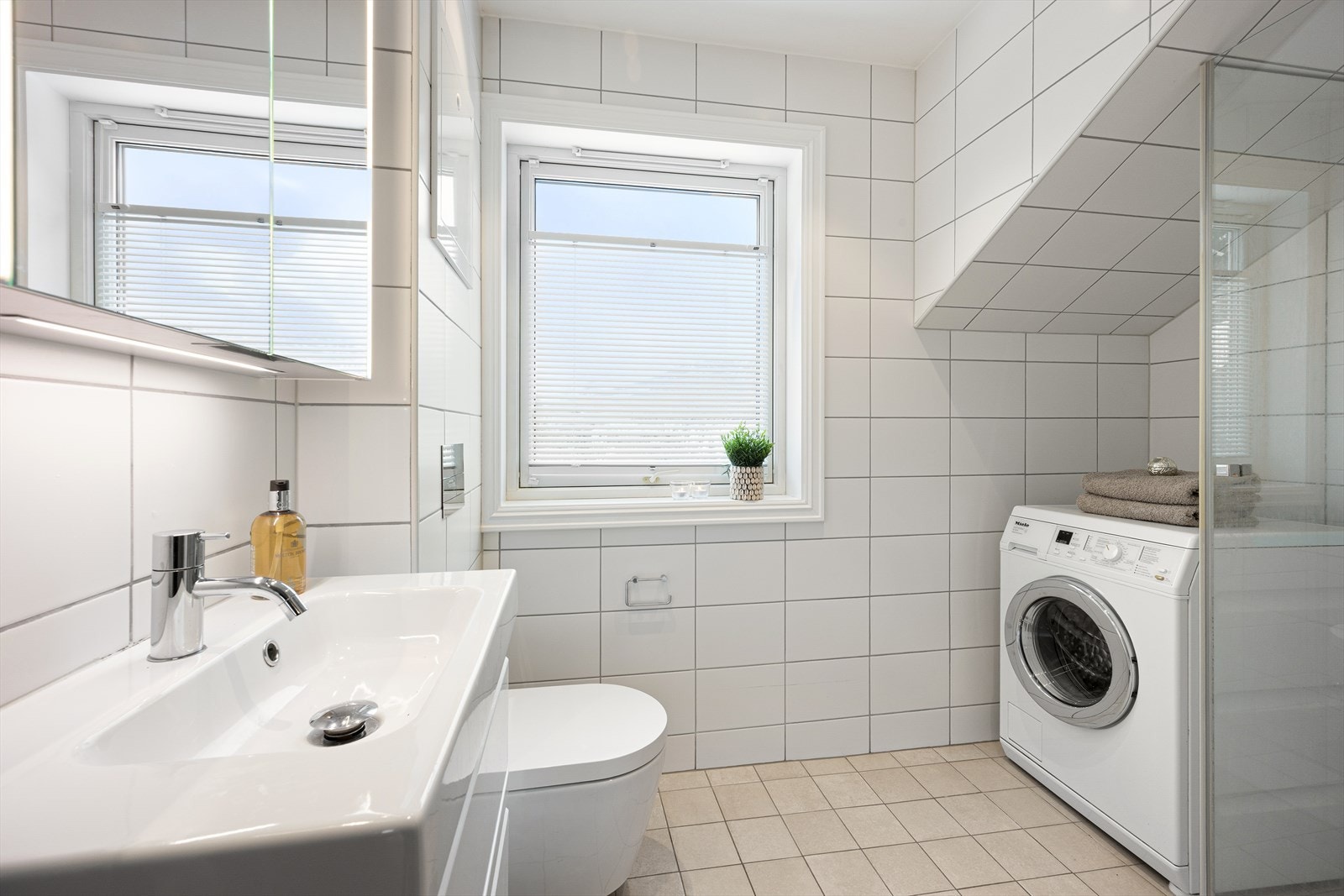 Bad med opplegg til vaskemaskin. Galleribilde