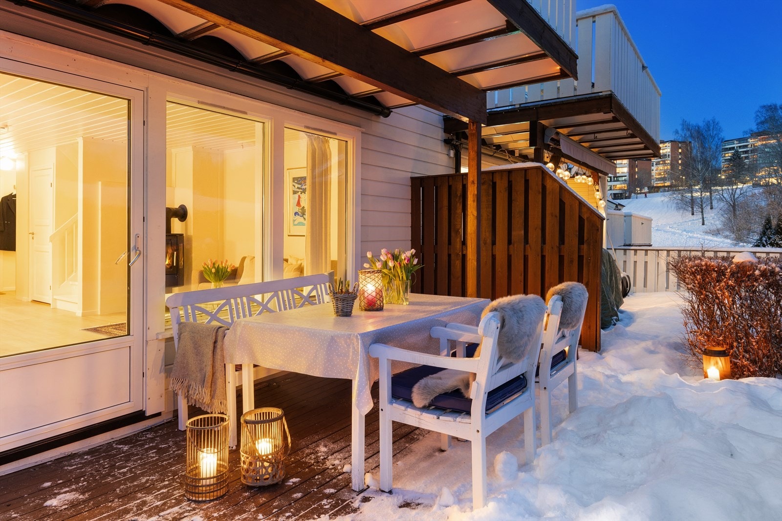 Hyggelig og lun uteplass. Galleribilde