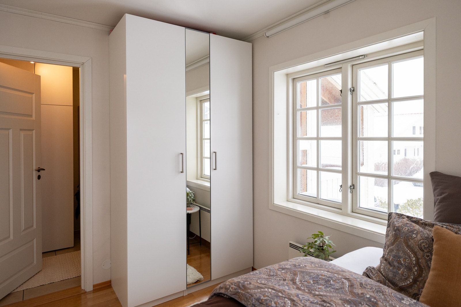 Rommet er på 7,5 kvm. med medfølgende garderobe. Galleribilde