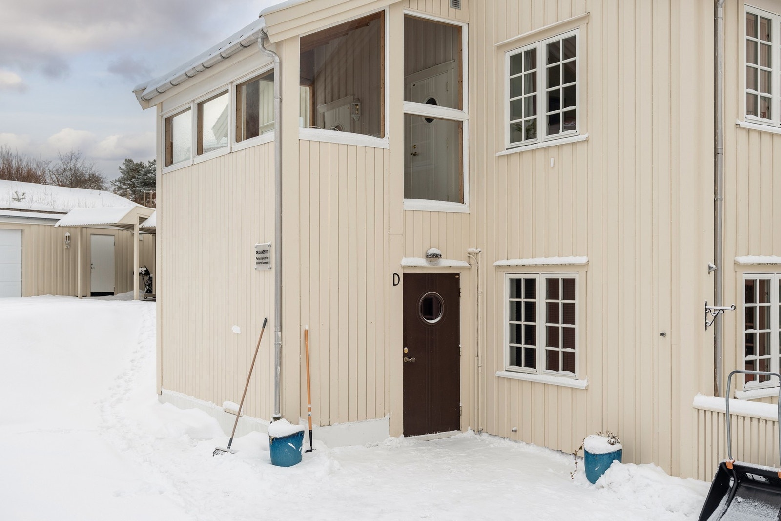 Leiligheten ligger i 2 etasje av bygget Galleribilde