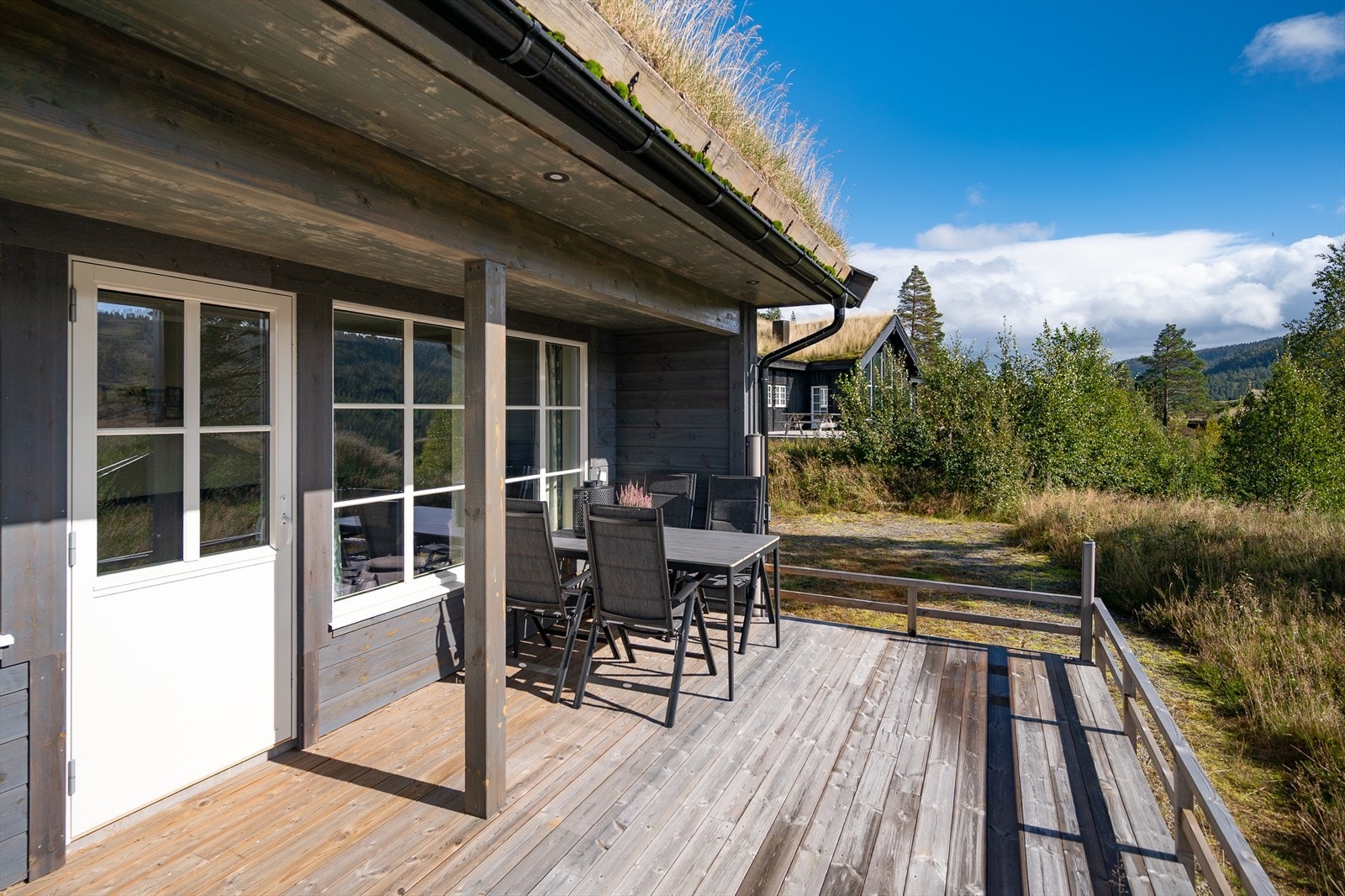 Skjermet del av terrassen utenfor gjesteleilighet Galleribilde