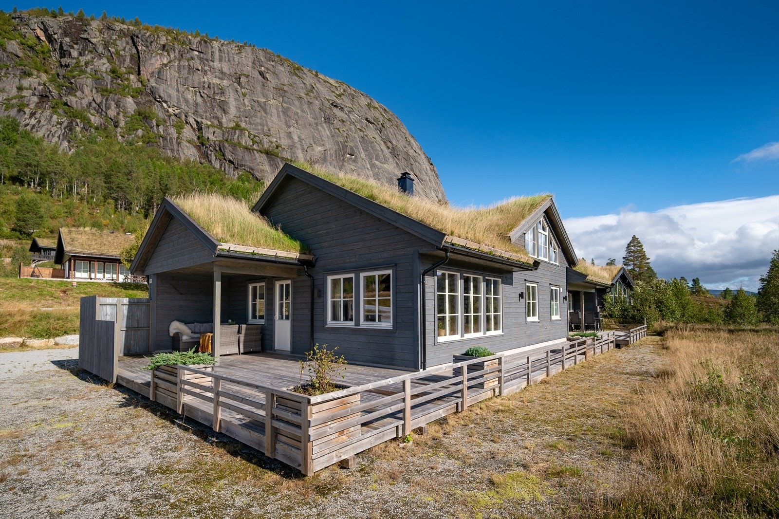 Stort terrasseanlegg vender sydvest Galleribilde