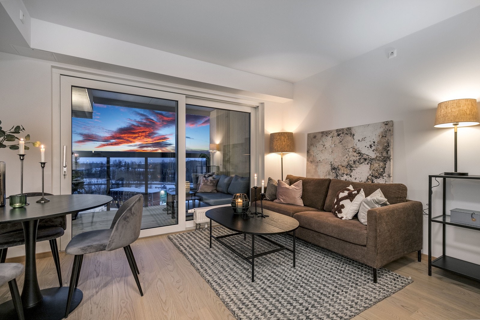 Leiligheten har oppvarming med vannbåren varme via radiatorer, samt balansert ventilasjon med varmegjenvinning. En meget energieffektiv bolig! Bilde fra M507 Galleribilde