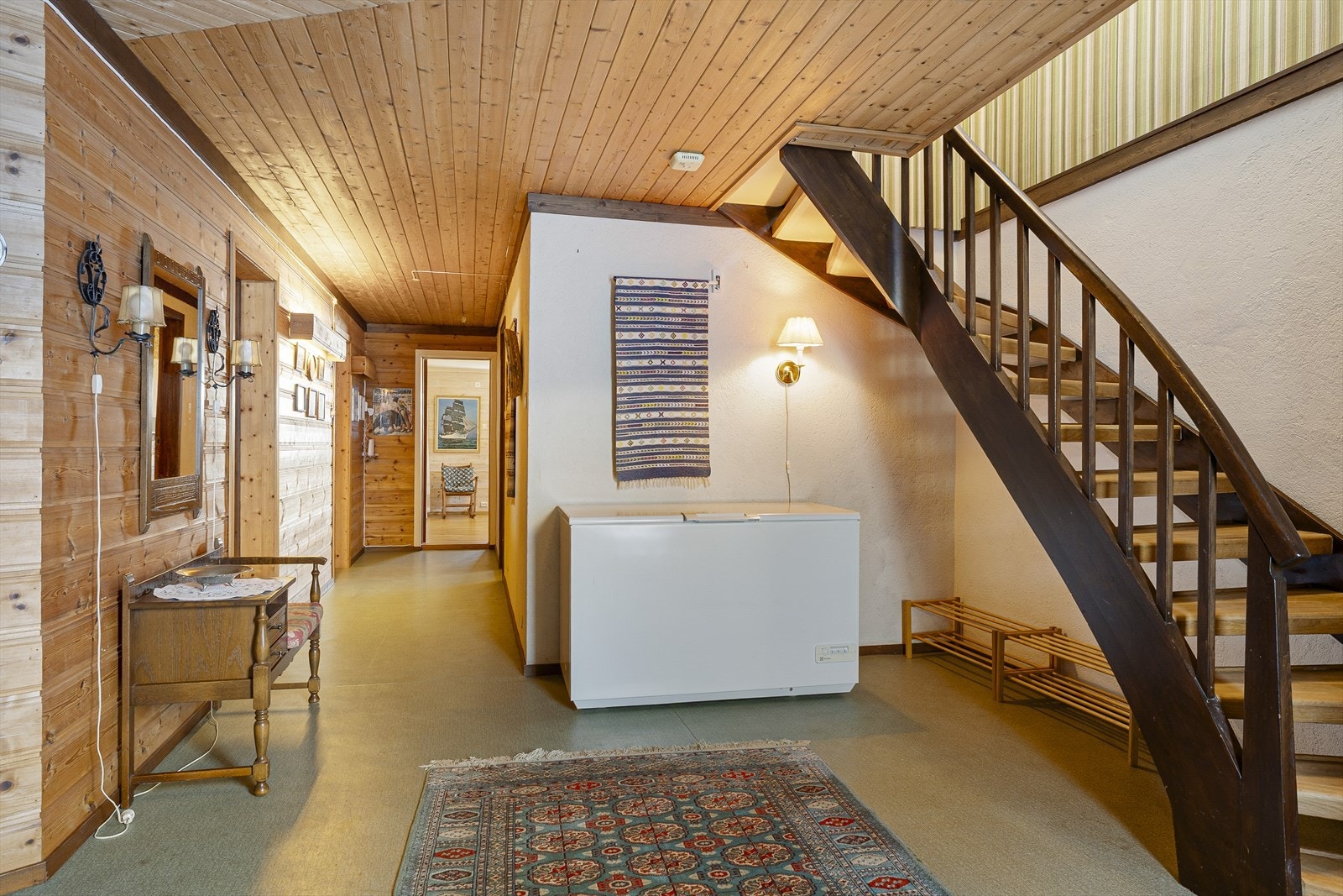 Hall i kjelleretasjen. Galleribilde