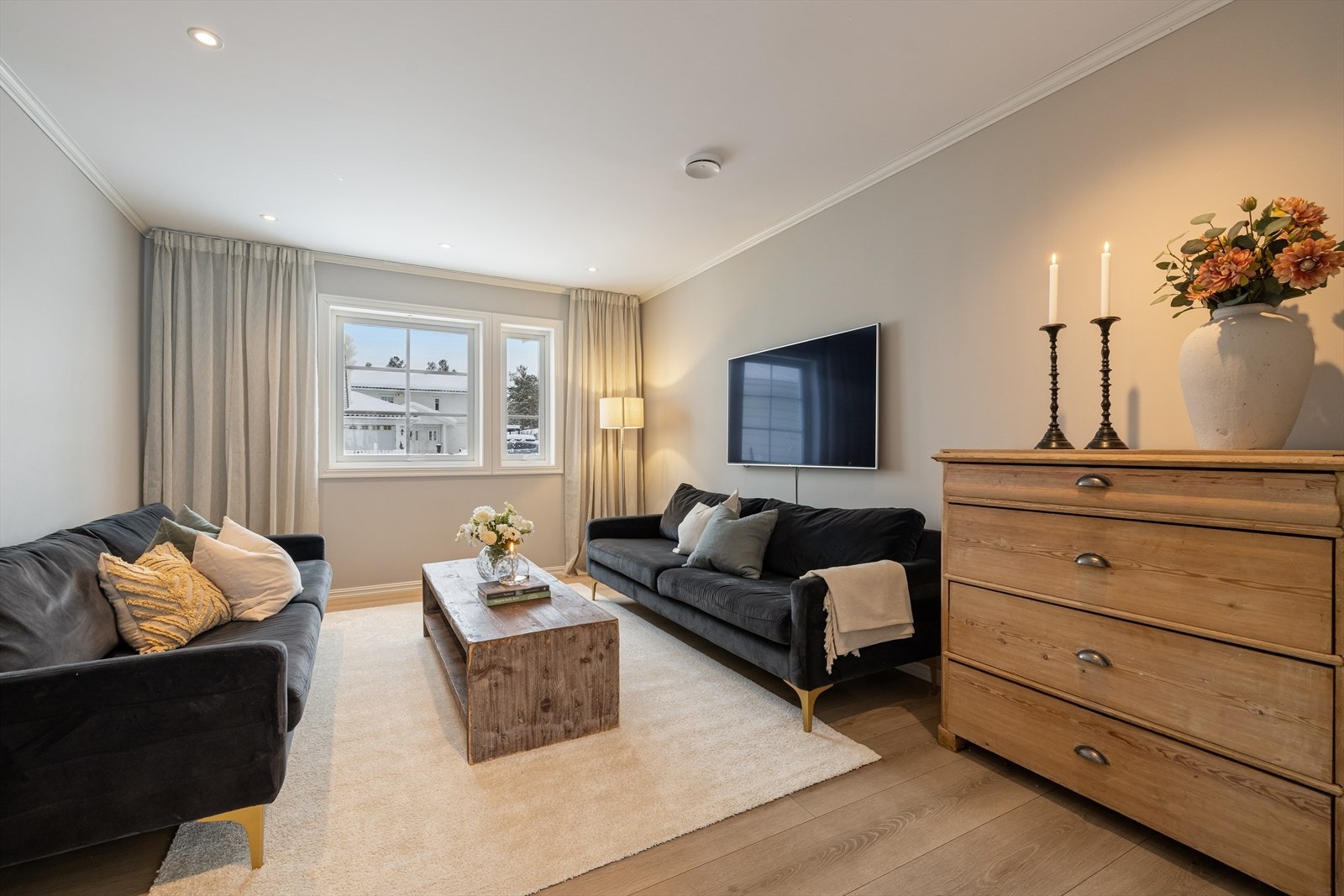 Hyggelig og sosial sone i forbindelse med stuen. Galleribilde