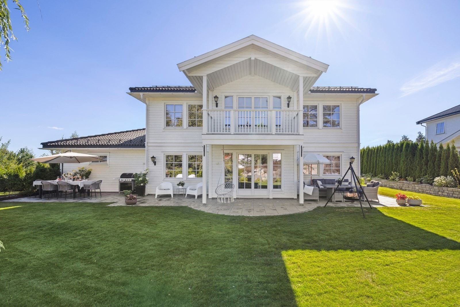 Orrhanemyra 12 A og B har en god beliggenhet i gaten med kort avstand til både skole, barnehage og dagligvarebutikk. Galleribilde