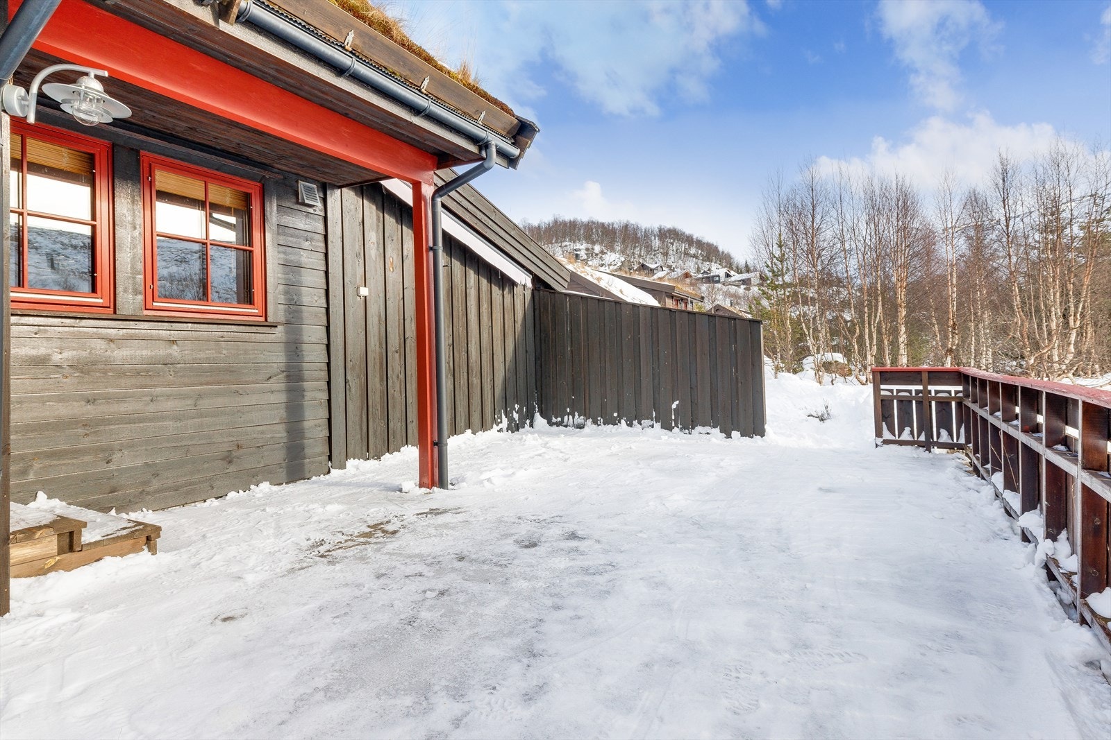 Fra hytten er det gangavstand til Fjellbutikken Joker. Galleribilde