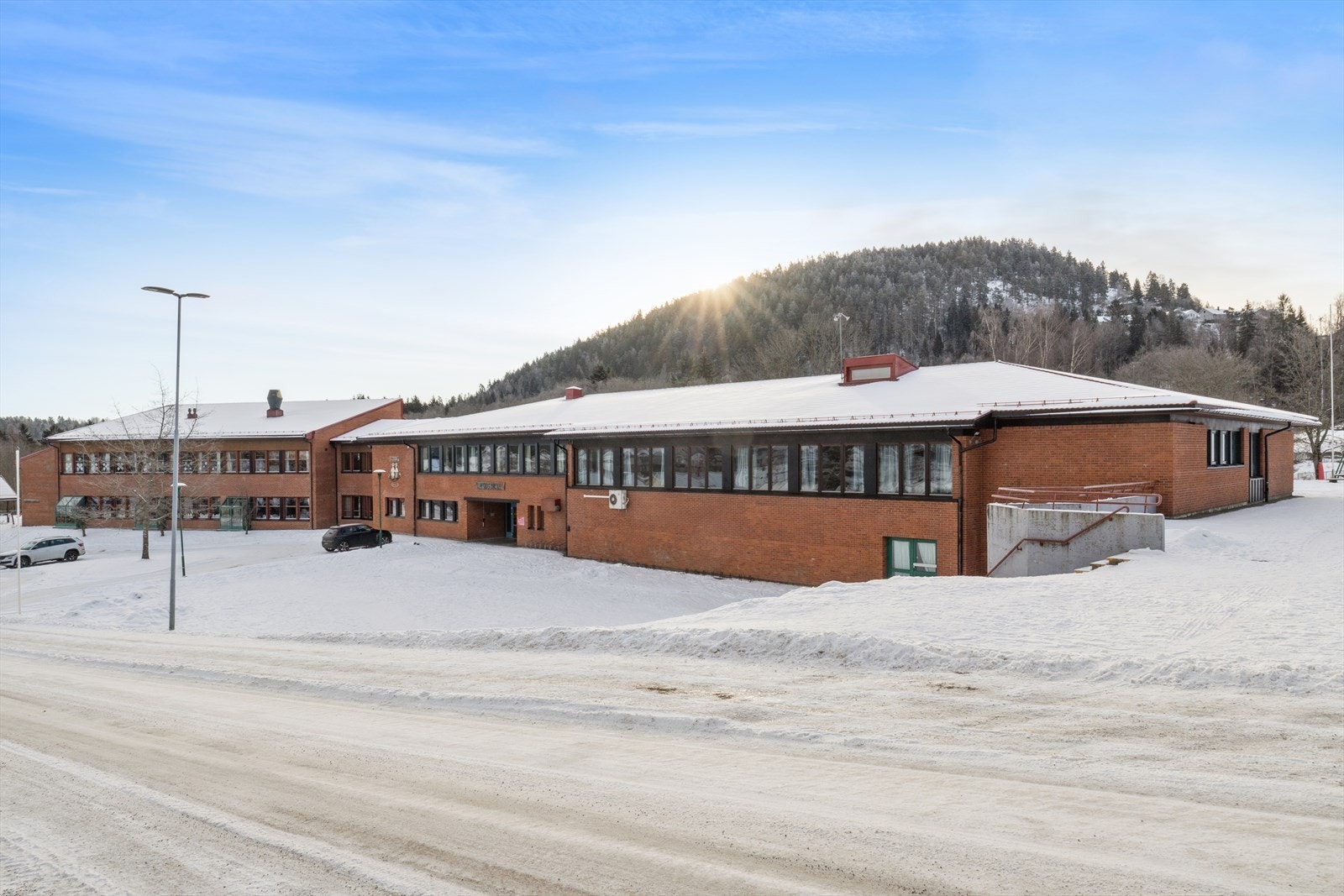 Kort vei til Åfoss skole som har 1.-7. klasse Galleribilde