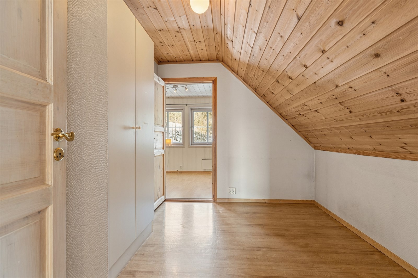 Dette er en mellomgang fra stuen og til soverom, har vært innredet som et soverom Galleribilde