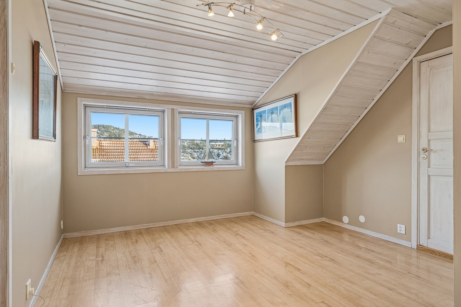 Stue i 2.etasje rett opp fra trappen Galleribilde