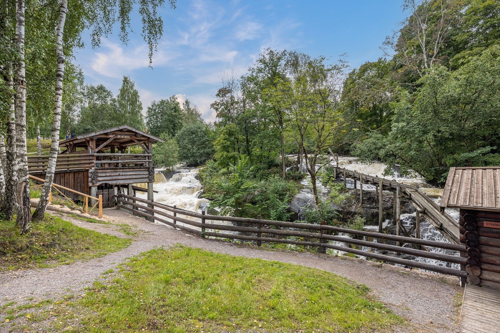Boligen ligger bl.a i nærhet til flotte tur -og friluftsområder langs Sagelva, badevann, skiløyper og turstier som gir gode rekreasjonsmuligheter. Galleribilde