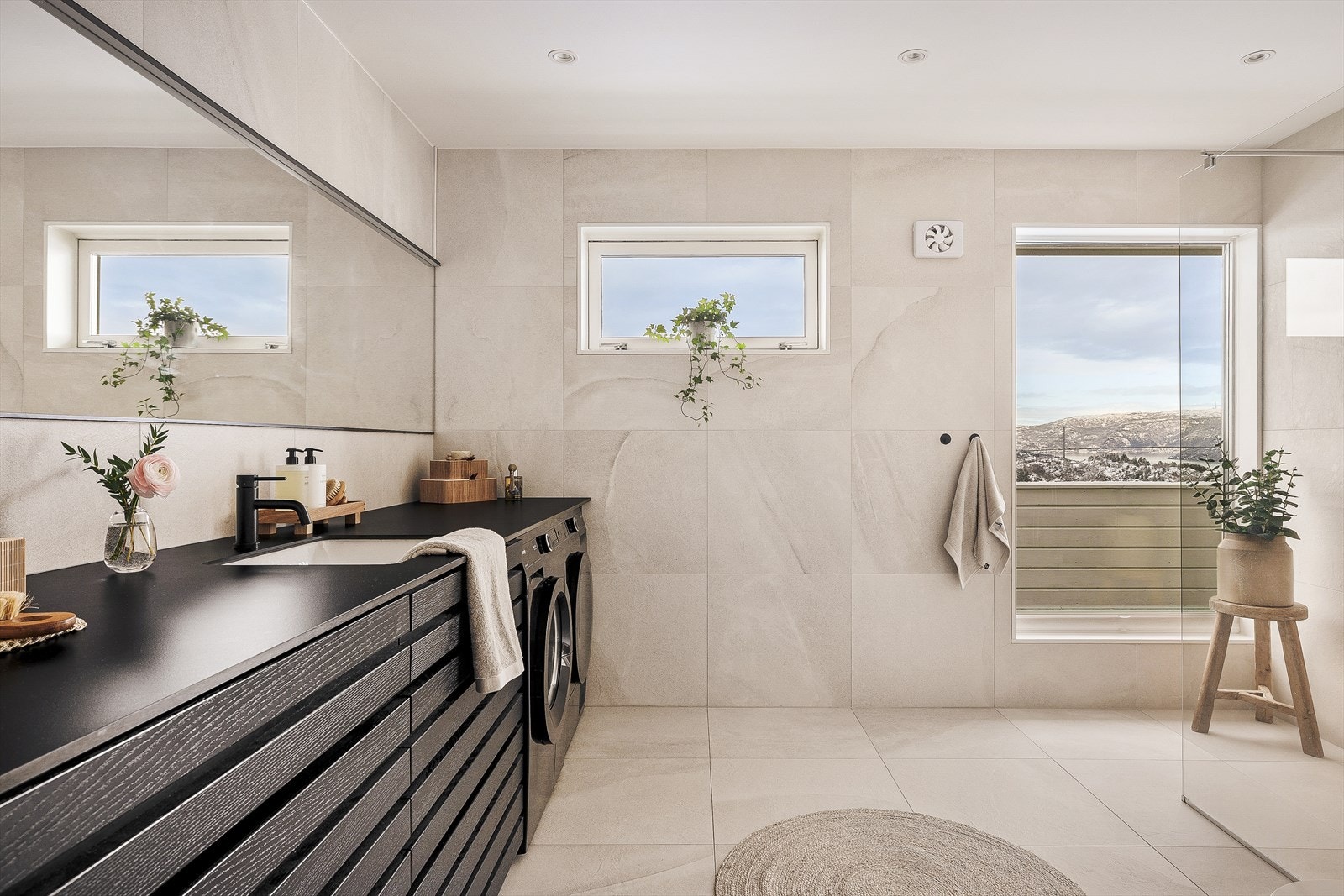 Lekkert baderomsmøblement fra kvalitetsleverandør kvikk. Galleribilde