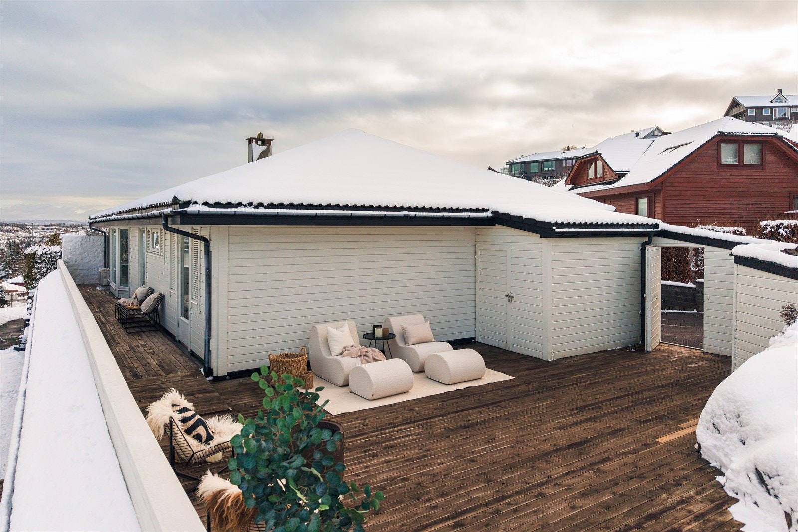 Terrassen måles til hele 65,4 m² og har en nord-vestvendt beliggenhet. Galleribilde