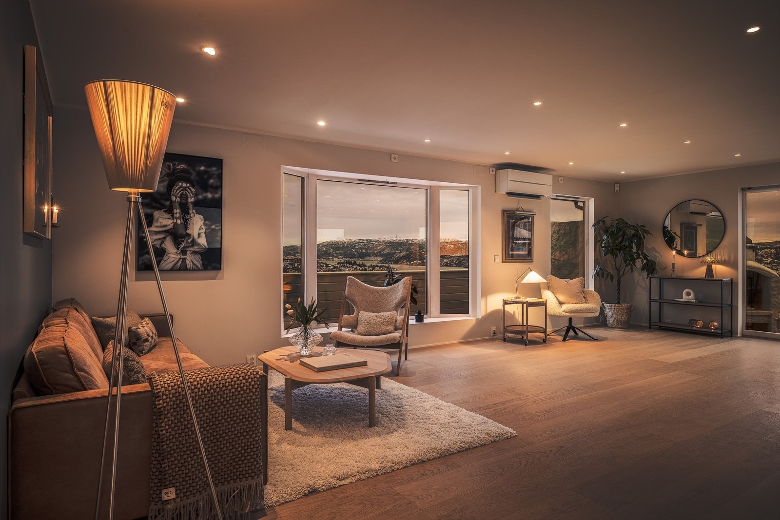 Boligen byr på flotte kvaliteter som skaper et stilrent og moderne preg. Galleribilde