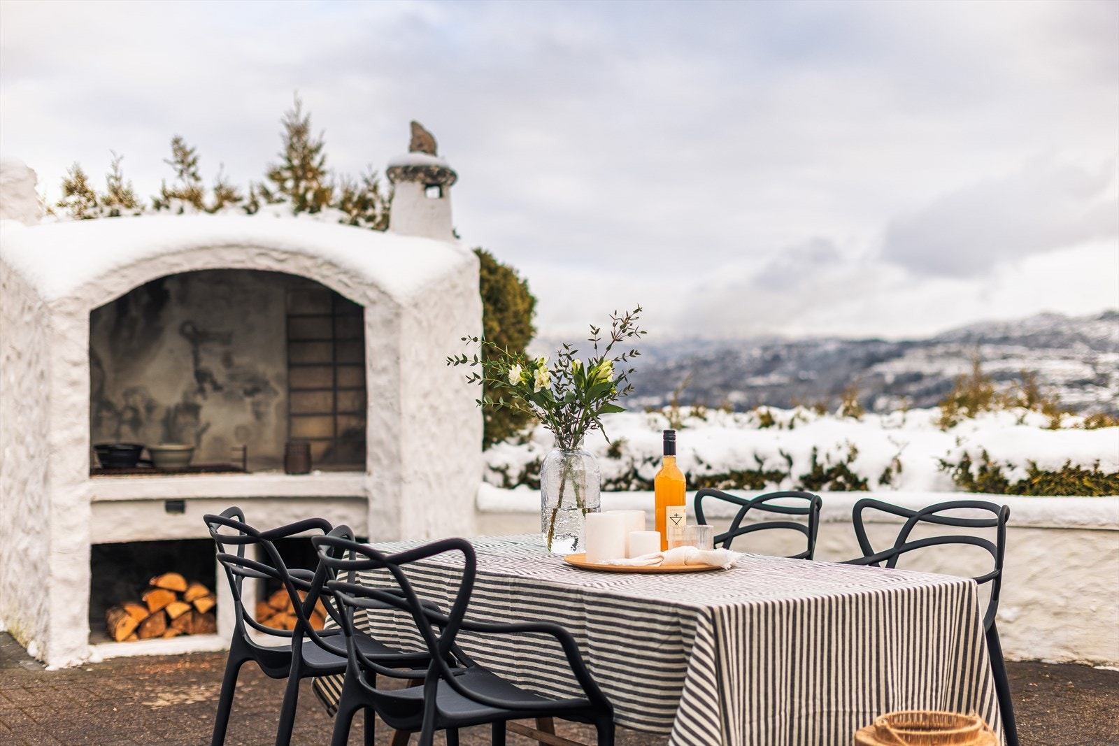 Tenk så herlig å kunne nyte måltider her på solrike vår -og sommerdager i lag med venner eller familie. Galleribilde