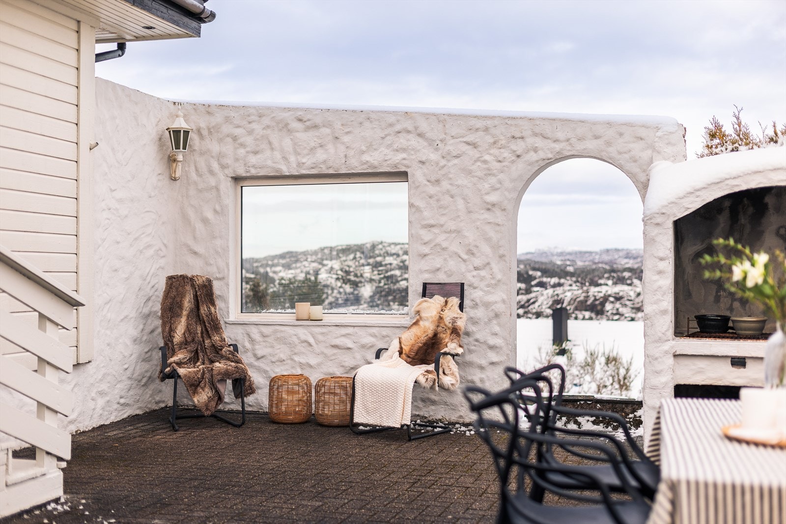 Her kan du i tillegg til å nyte flott utsikt, sitte i ly fra vind. Galleribilde