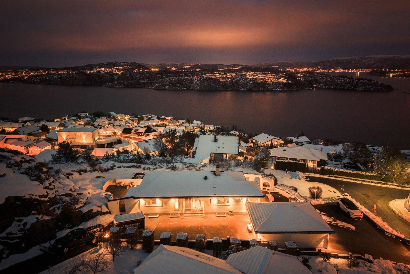 En helt fantastisk enebolig med unik beliggenhet på Hjelteryggen. Galleribilde