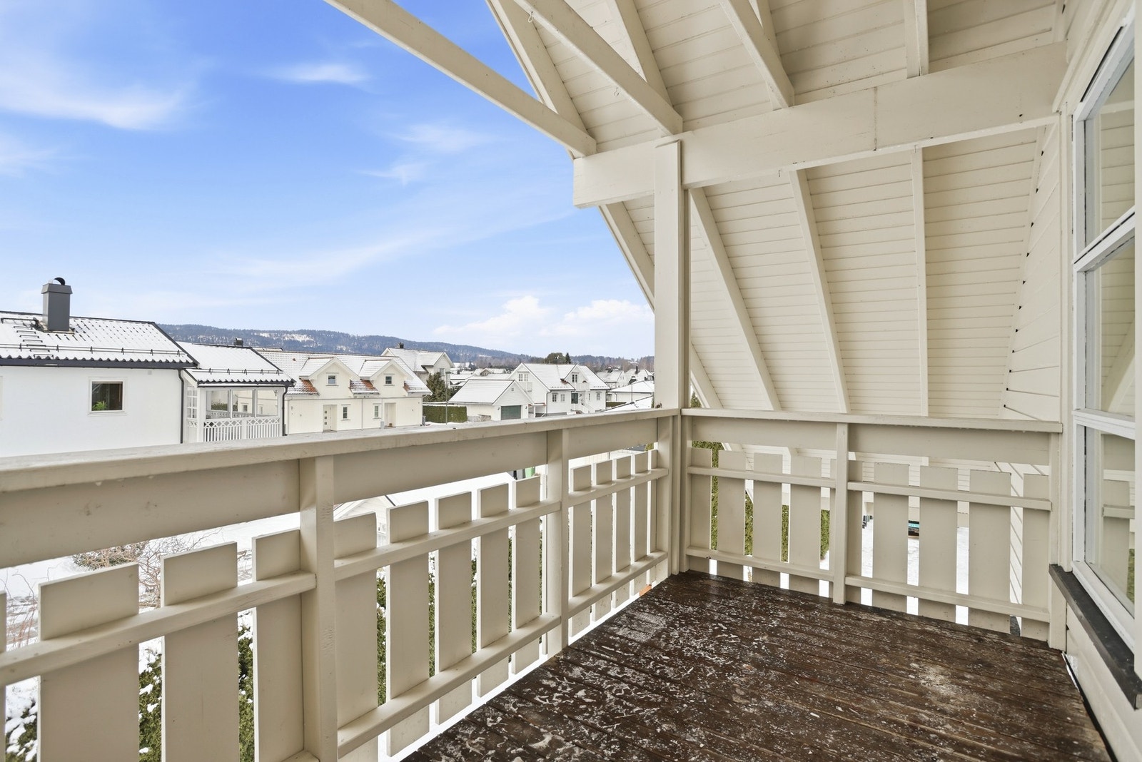 Balkong ut fra loftsstuen Galleribilde
