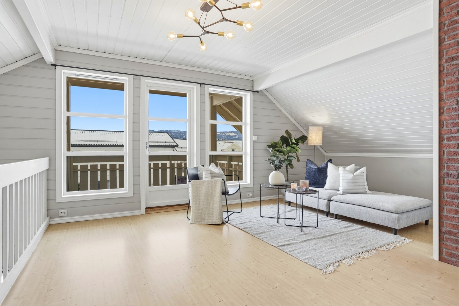 Stor og åpen loftsstue med god plass Galleribilde