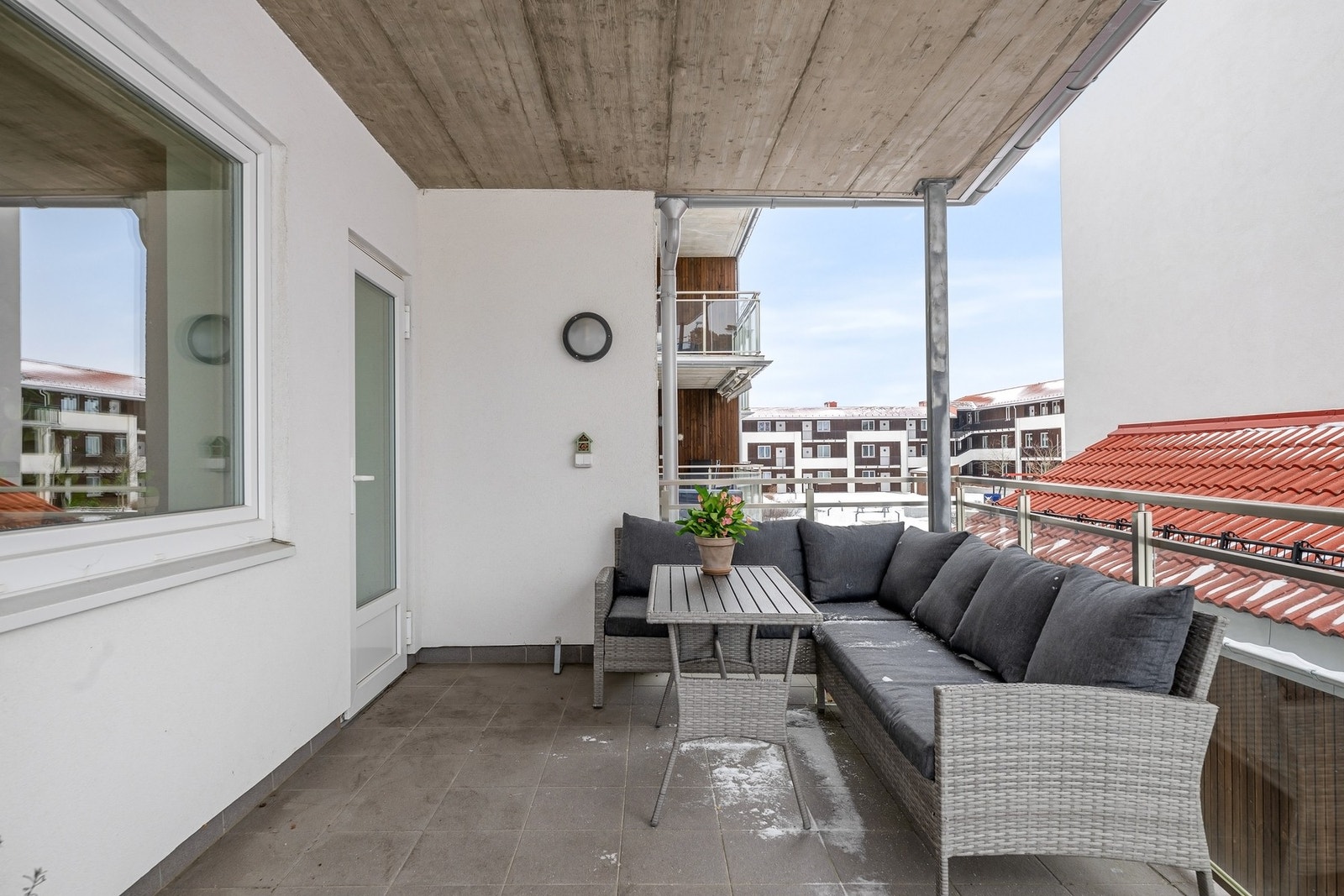 God plass til sittegruppe og grill Galleribilde