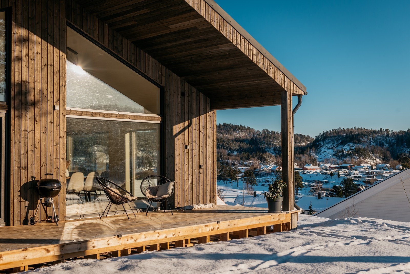 Sørvestvendt terrasse som gir optimal ettermiddags- og kveldssol. Galleribilde