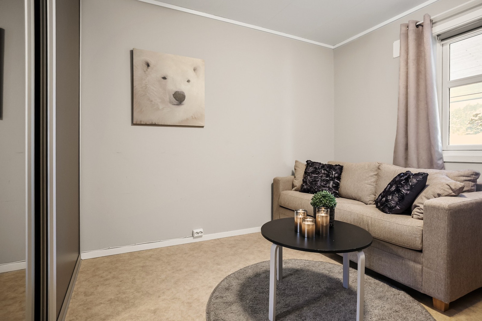 Det ene soverommet fungerer ypperlig som gjesterom eller hjemmekontor. Galleribilde