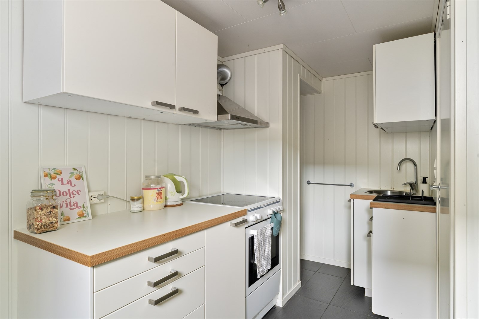 Kjøkken i utleiedel (Dagens utleiedel er ikke godkjent til varig opphold) Galleribilde