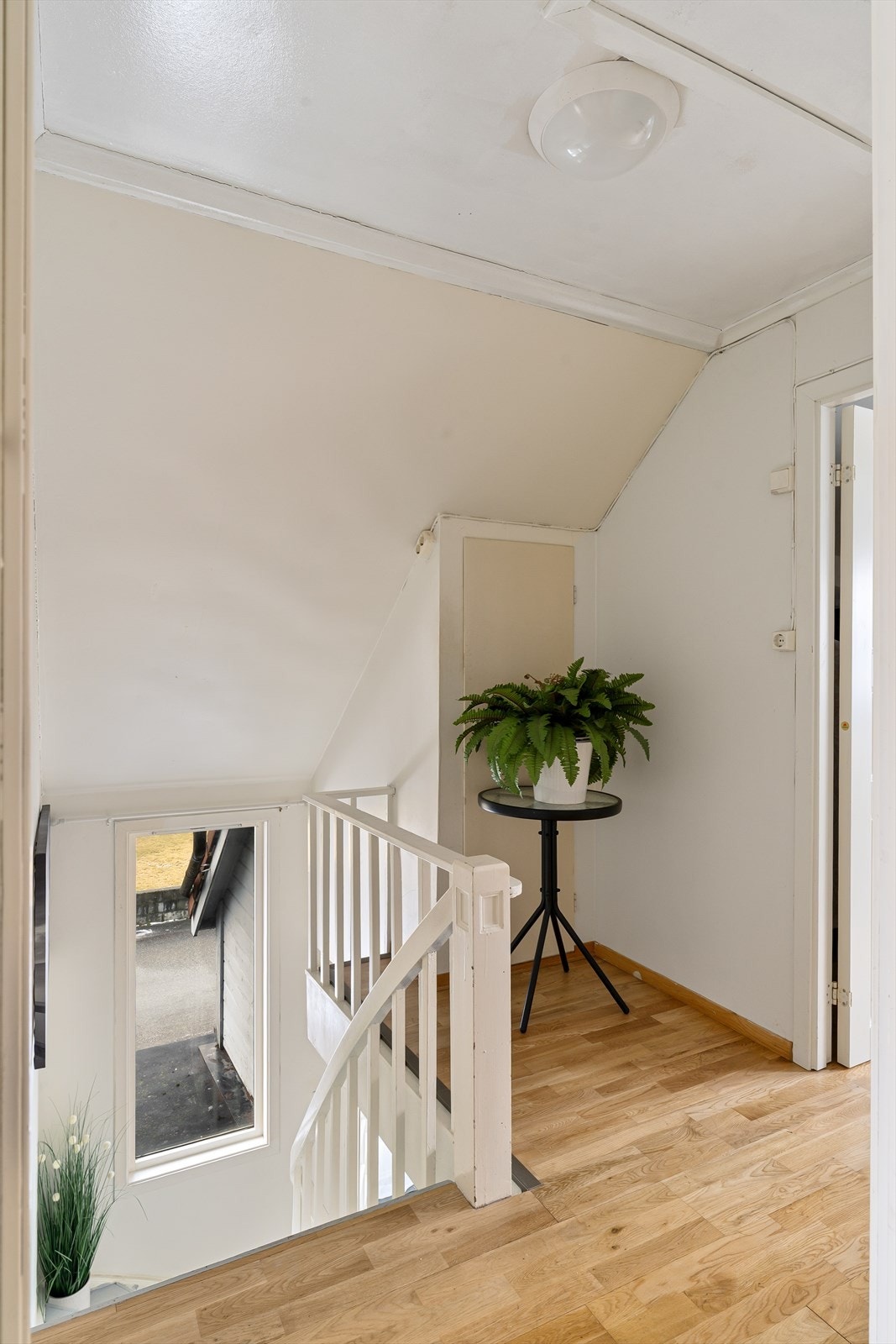 Trappeoppgang til loftsetasjen Galleribilde