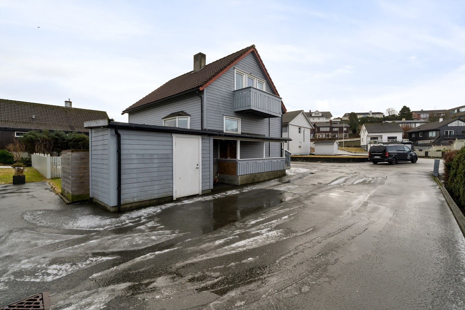 Enebolig med gode solforhold og god beliggenhet Galleribilde