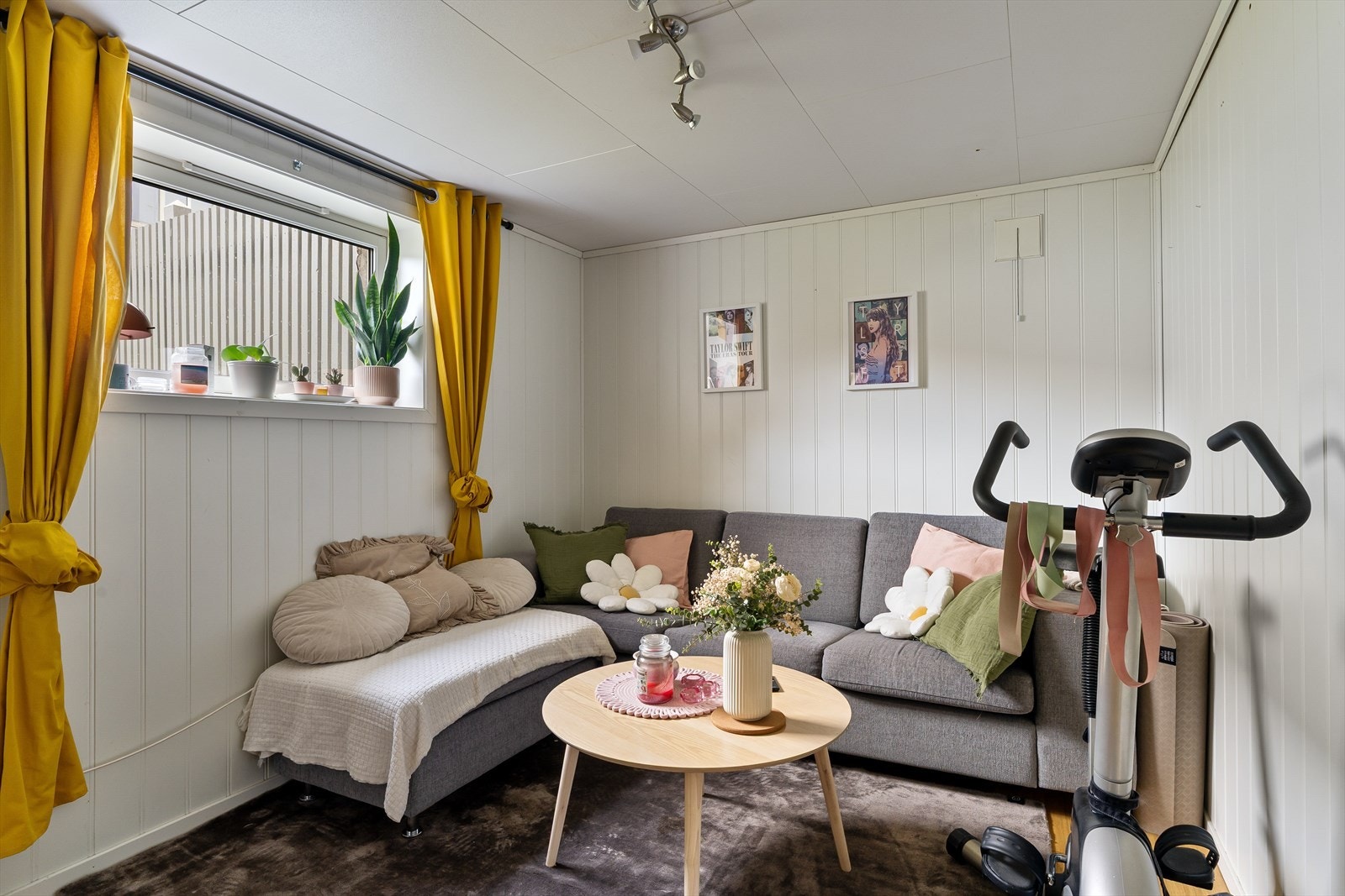 Stue i utleiedel (Dagens utleiedel er ikke godkjent til varig opphold) Galleribilde