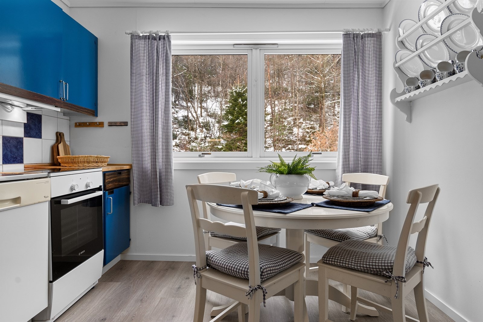 Kjøkken med plass til spisebord Galleribilde