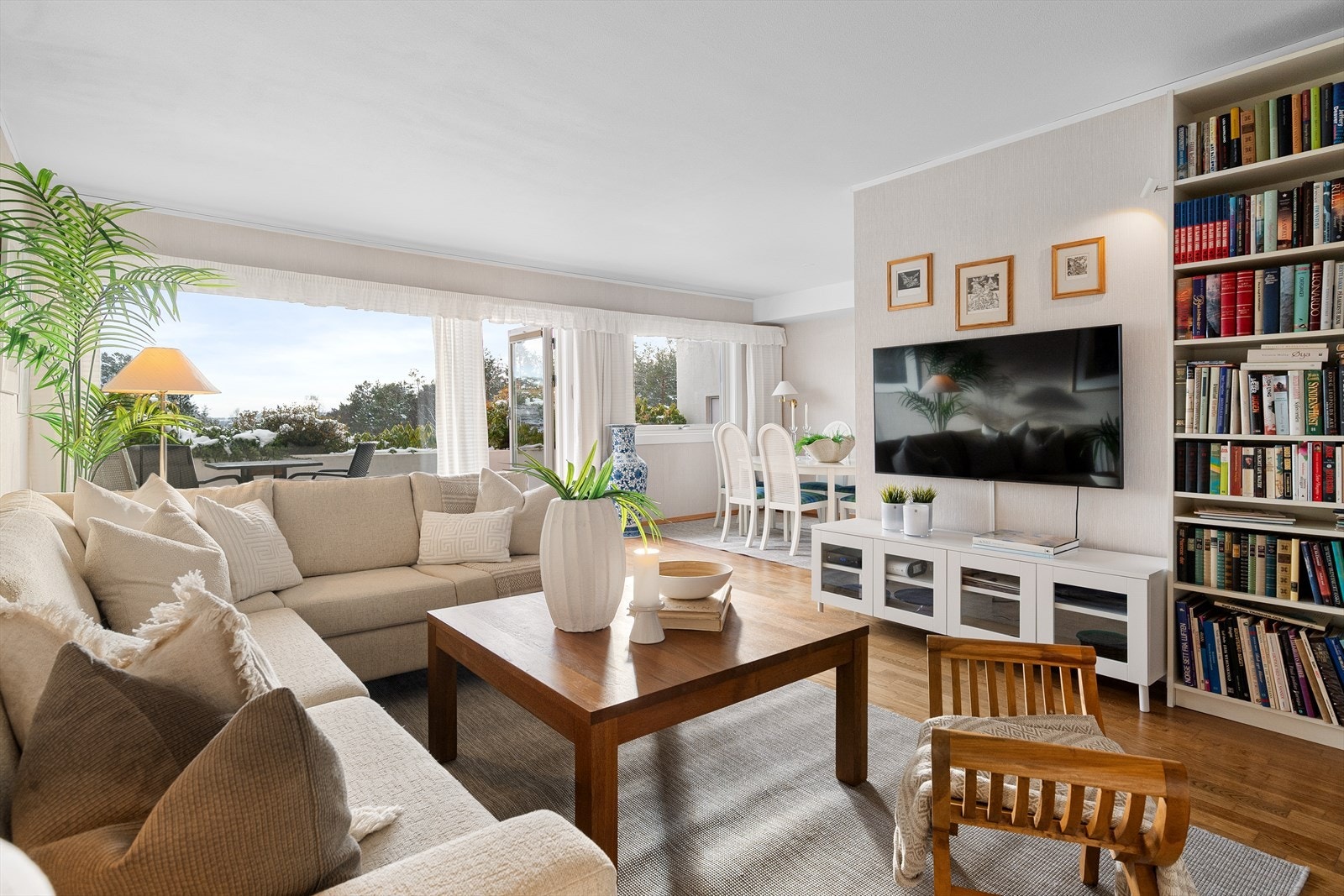 Velkomment til Barliveien 18. En stor og fin 3-roms leilighet i byggets øverste etasje. Foto: Bjarne Skintveit Galleribilde