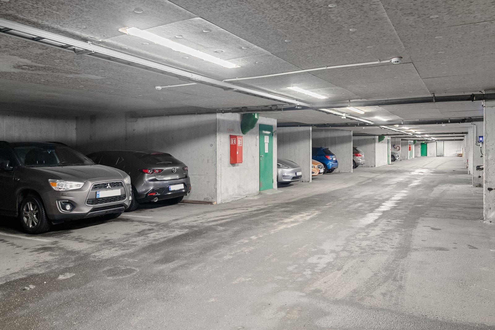 Generelt bilde av felles garasjeanlegg Galleribilde