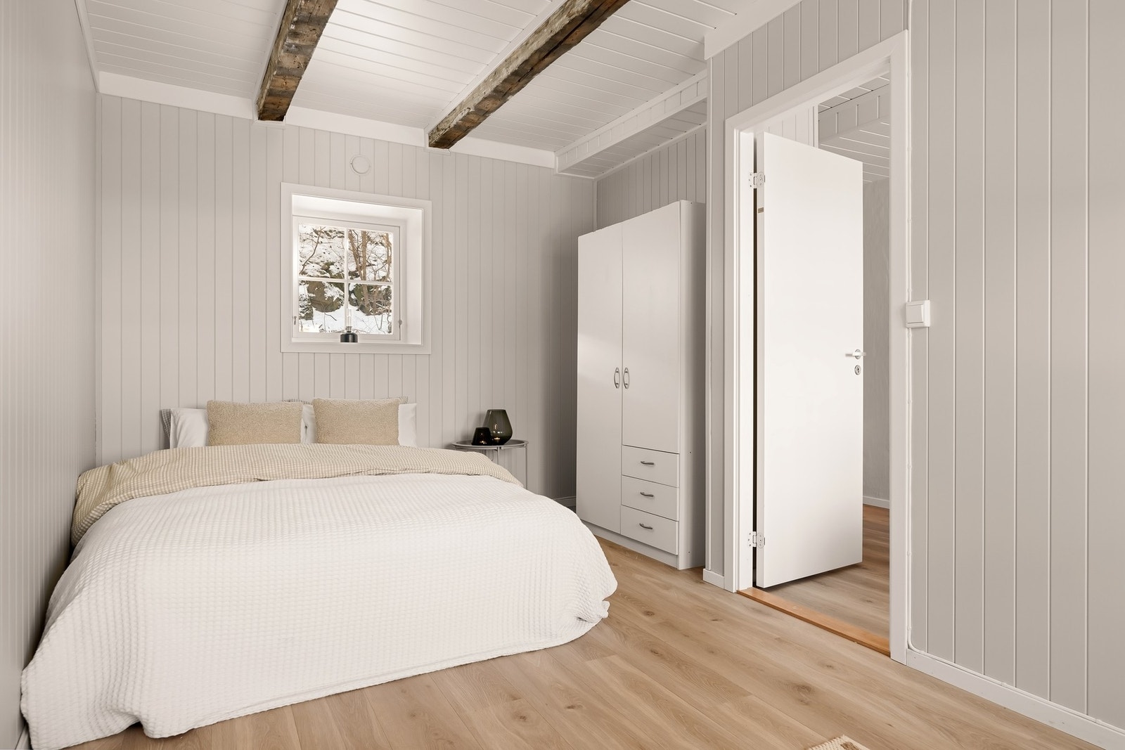 Soverom med fine bjelker Galleribilde