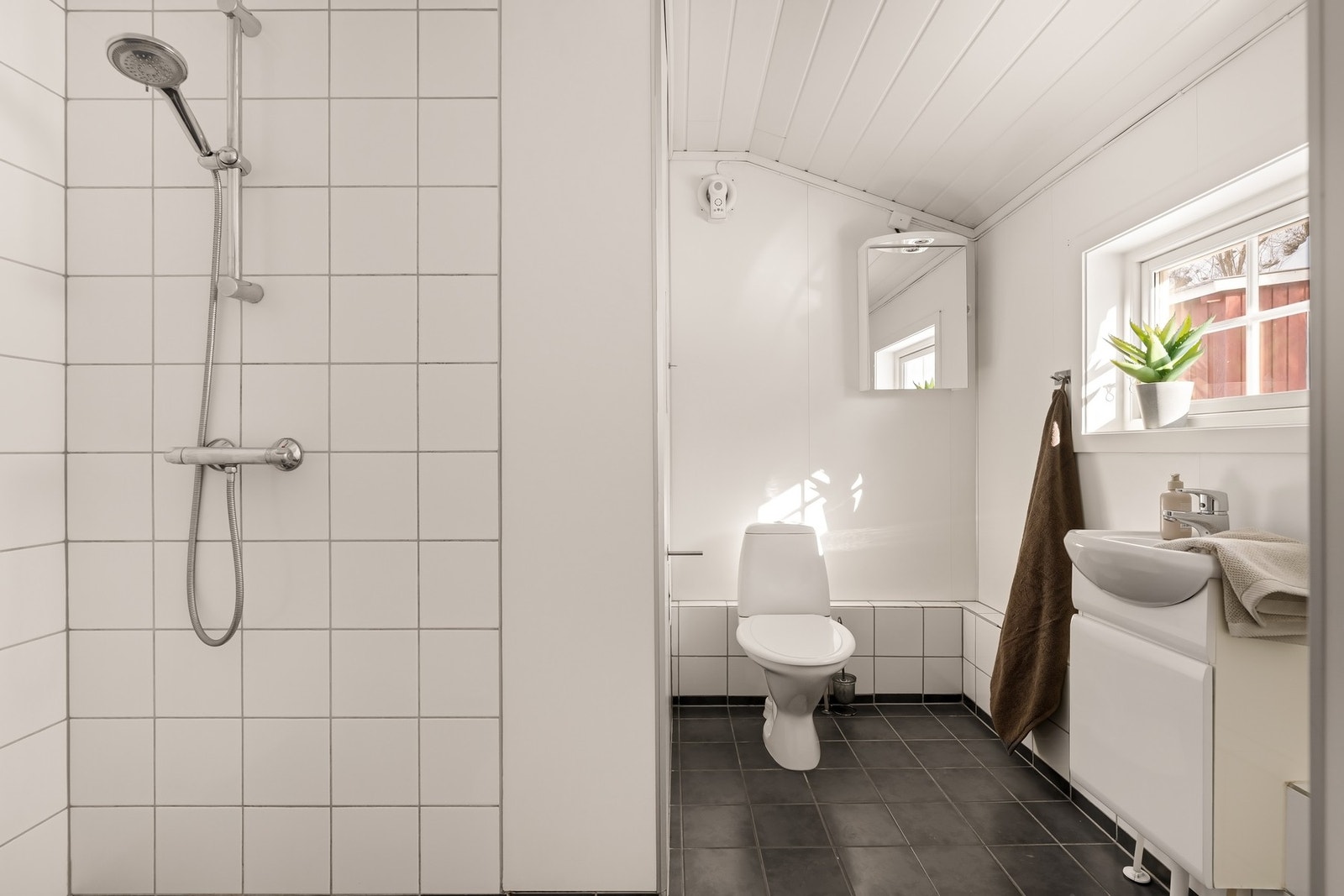 Flislagt bad med varmekabler Galleribilde