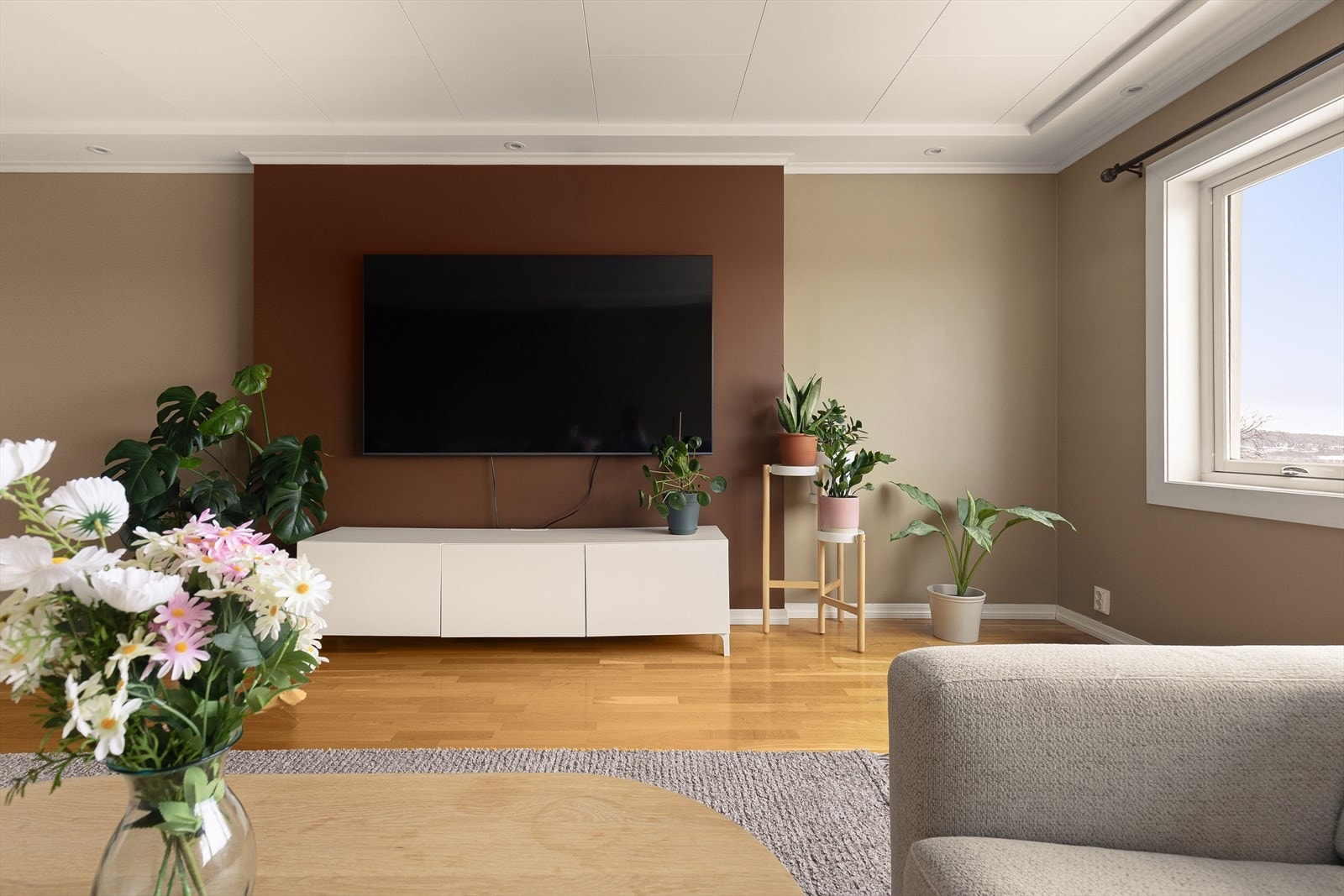 Kabel-tv og internett er inkludert i fellesutgiftene. Galleribilde