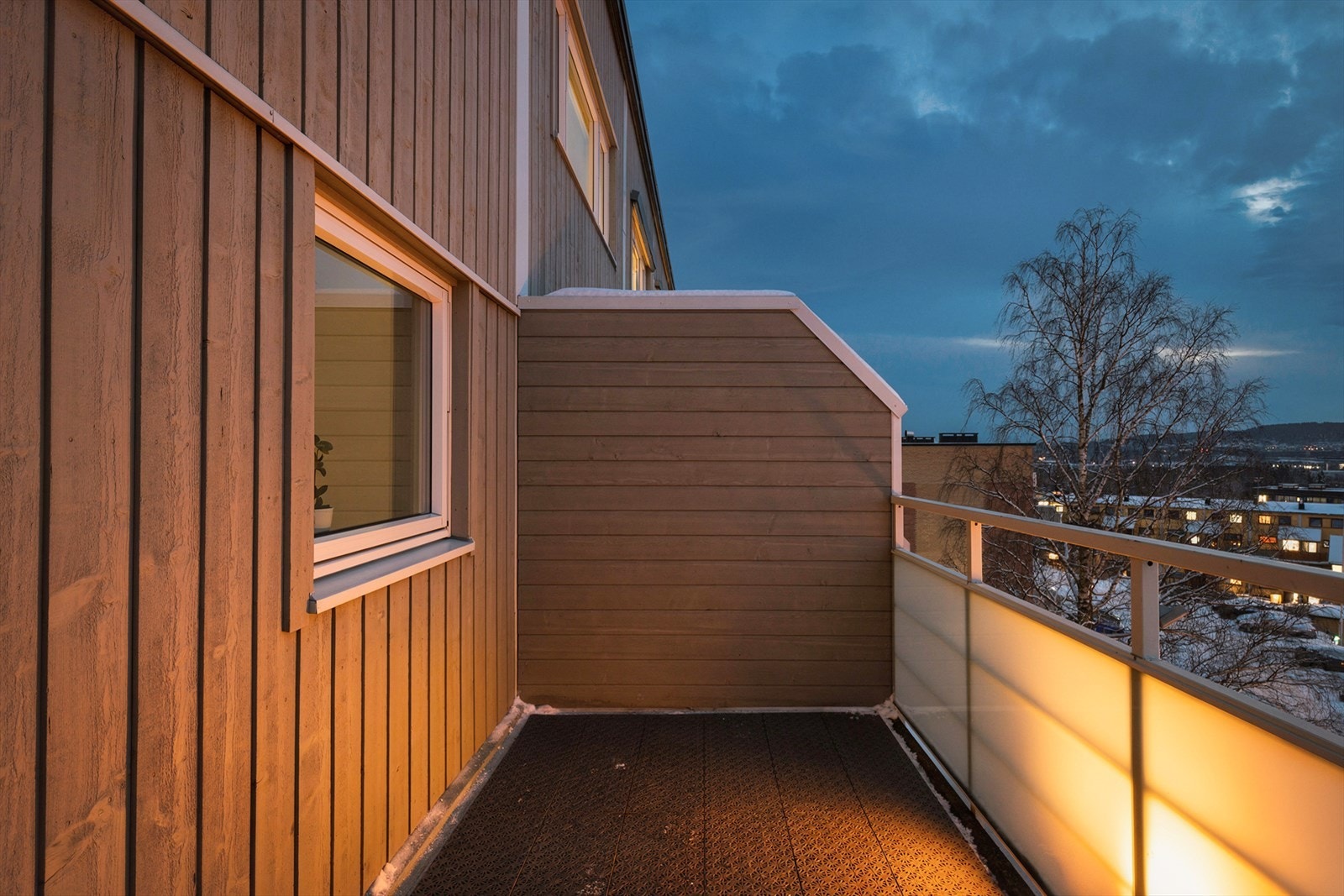 Ta middagen med ut på fine sommerdager, her kan både gass- og elektrisk grill brukes. Galleribilde