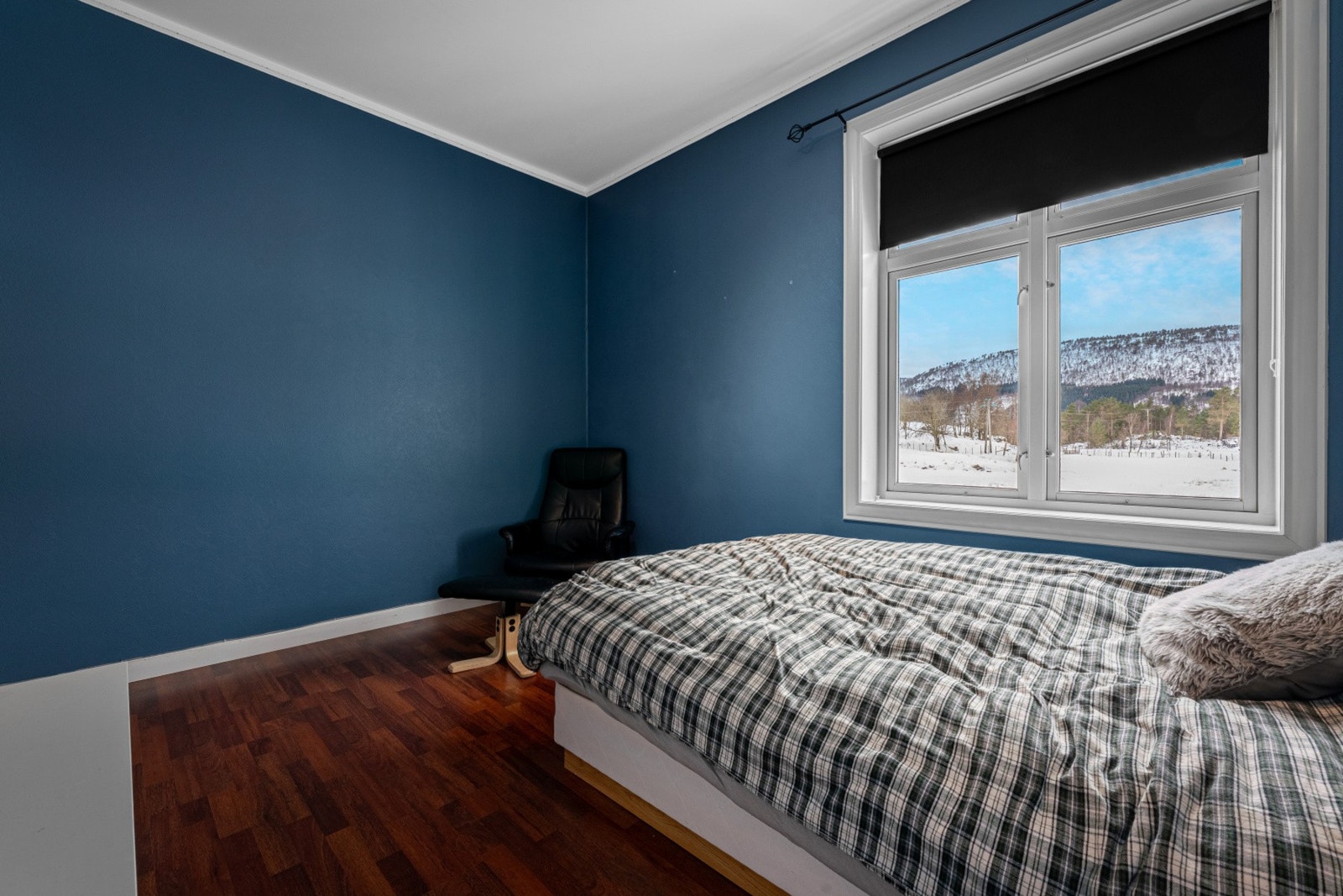 - Soverommene har god plass til dobbeltseng, nattbord og garderobeløsning - Galleribilde