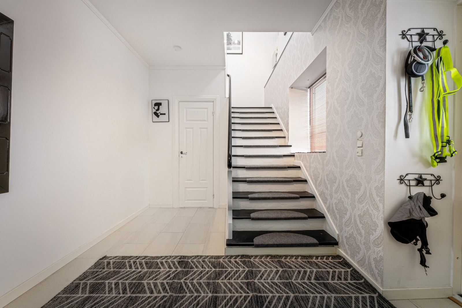 - Trappeoppgang med tilkomst til vaskerom/bod - Galleribilde
