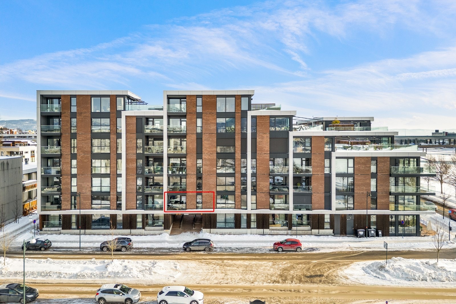 Leiligheten er gjennomgående med verandaer på hver side av stuen. Galleribilde