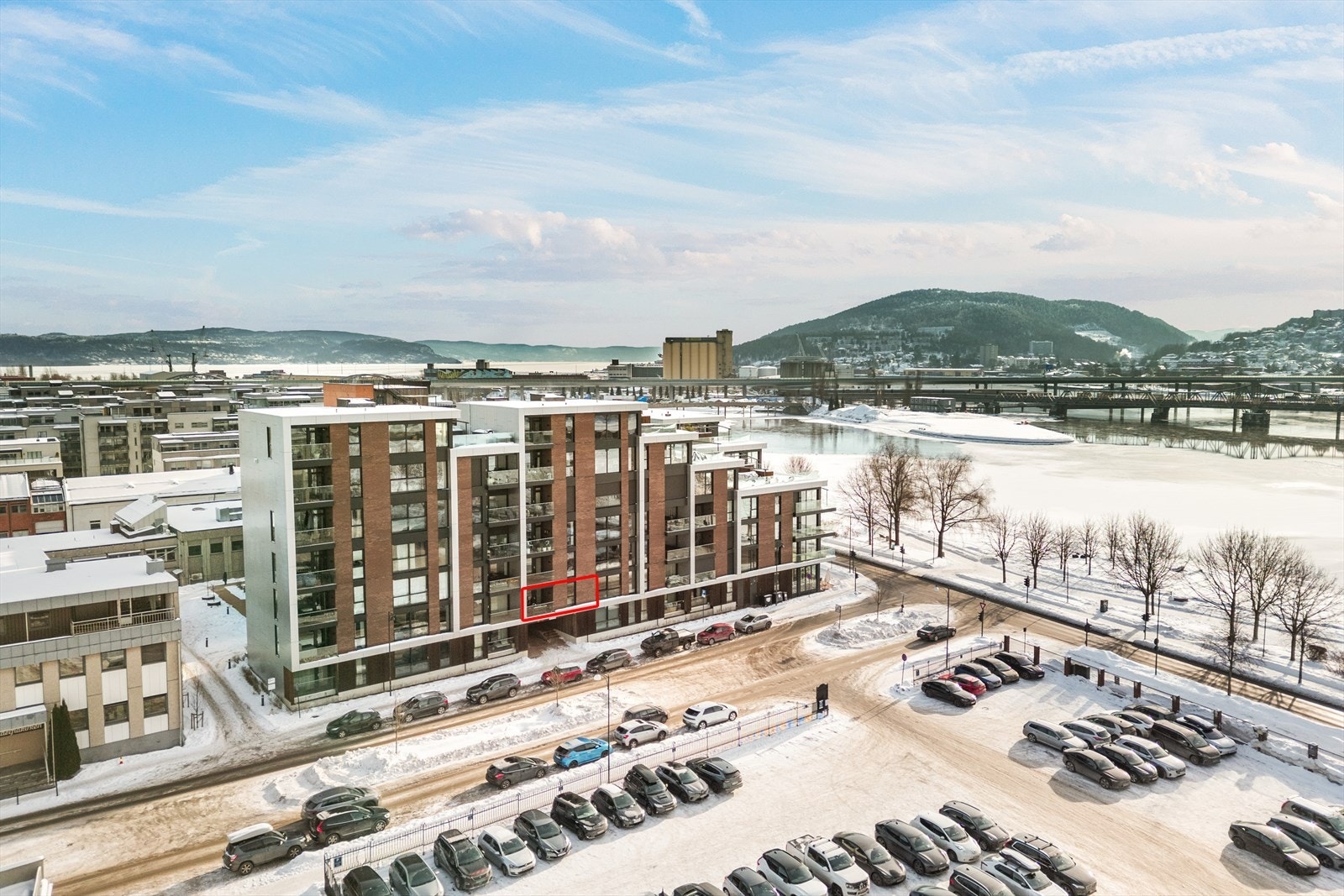 Leiligheten ligger i 2. etasje med enkel adkomst via både trapp og heis. Galleribilde