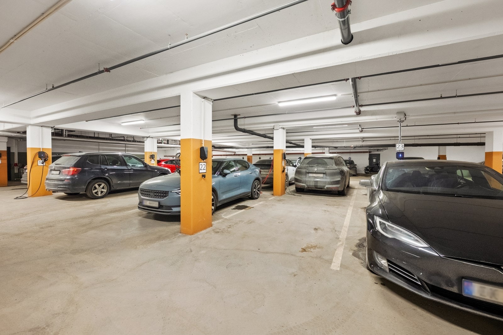 Bruksrett til 1 parkeringsplass i felles garasjekjeller. Galleribilde