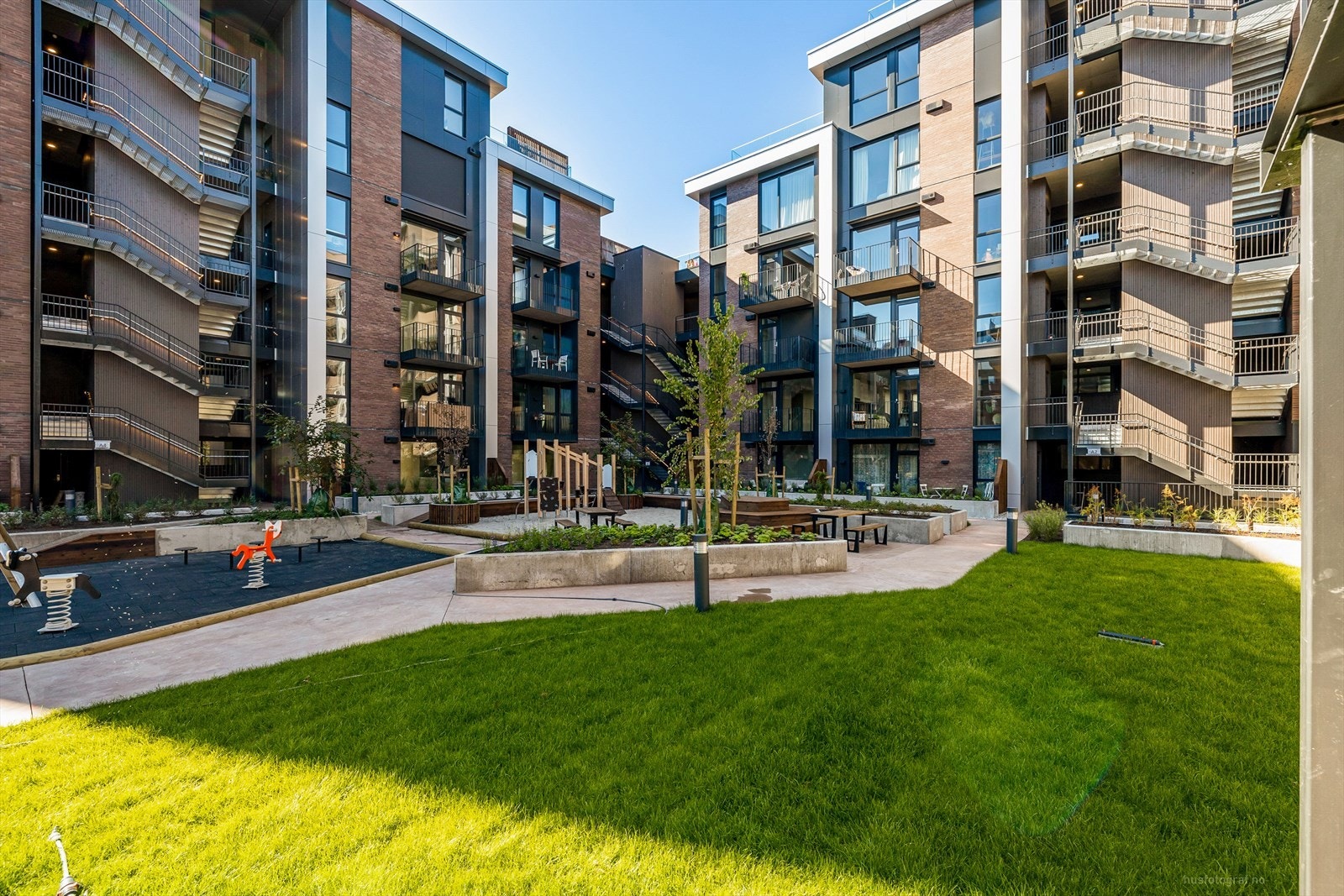 Barn i alle aldre kan glede seg over moderne og godt tilrettelagte lekeområder. Galleribilde