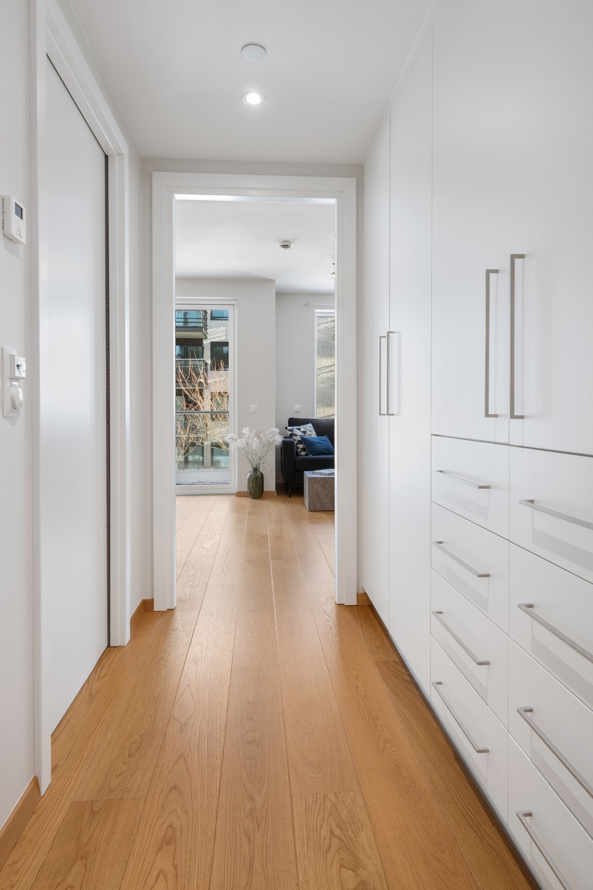 I gangen har du god oppbevaringplass til både klær og diverse. Galleribilde