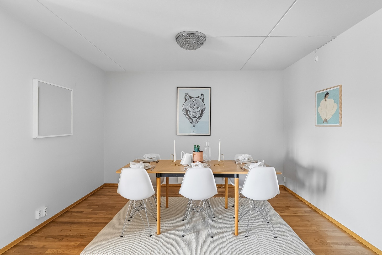 God plass til spisestue. Galleribilde