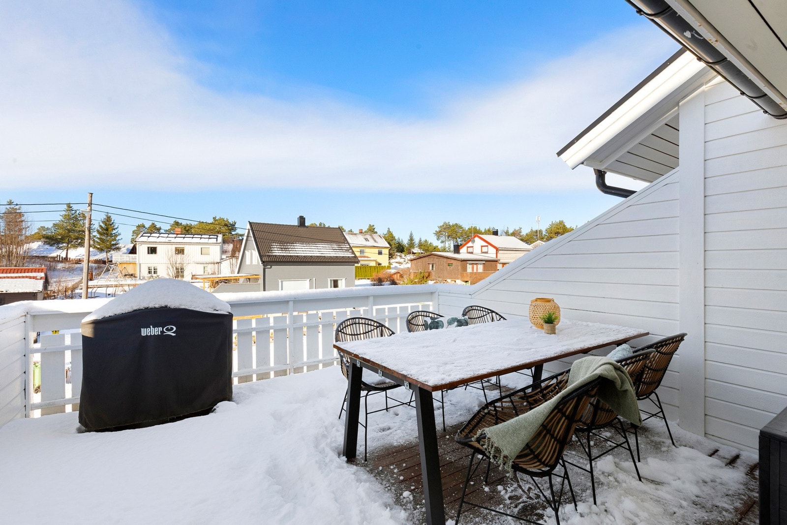 Ved stuen kommer man ut til til balkong på 16,8 kvm. Galleribilde