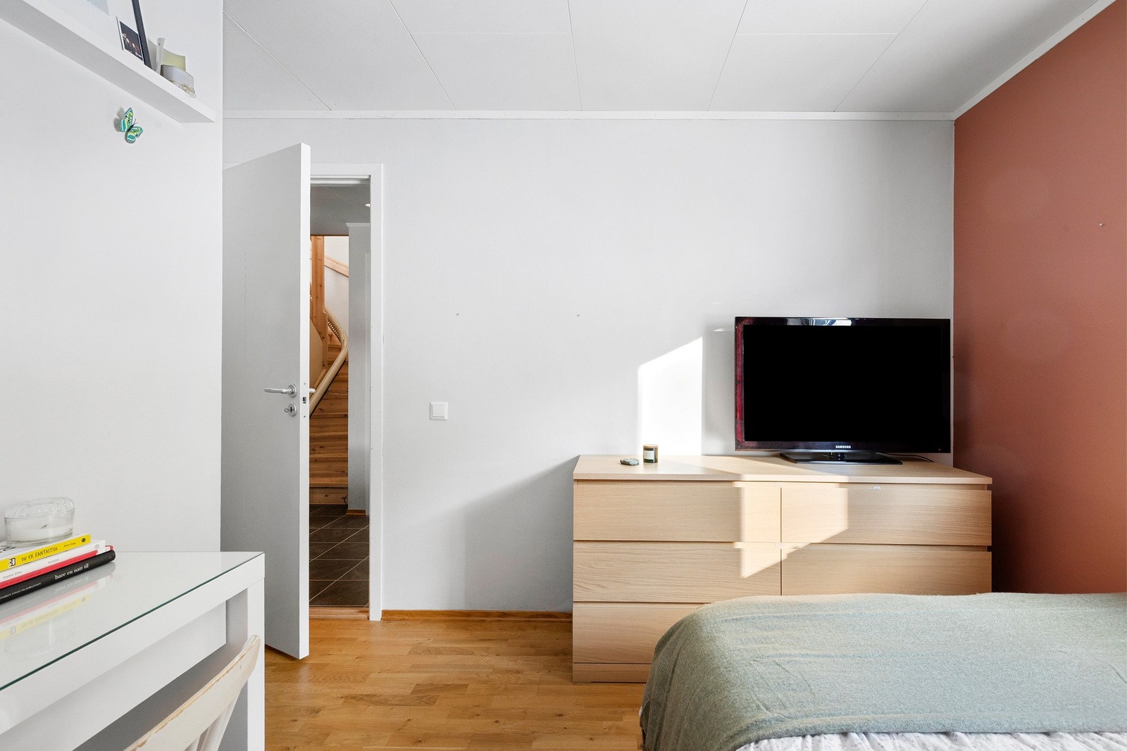 Alle soverommene fremstår av gode størrelser med gode innredningsmuligheter. Galleribilde